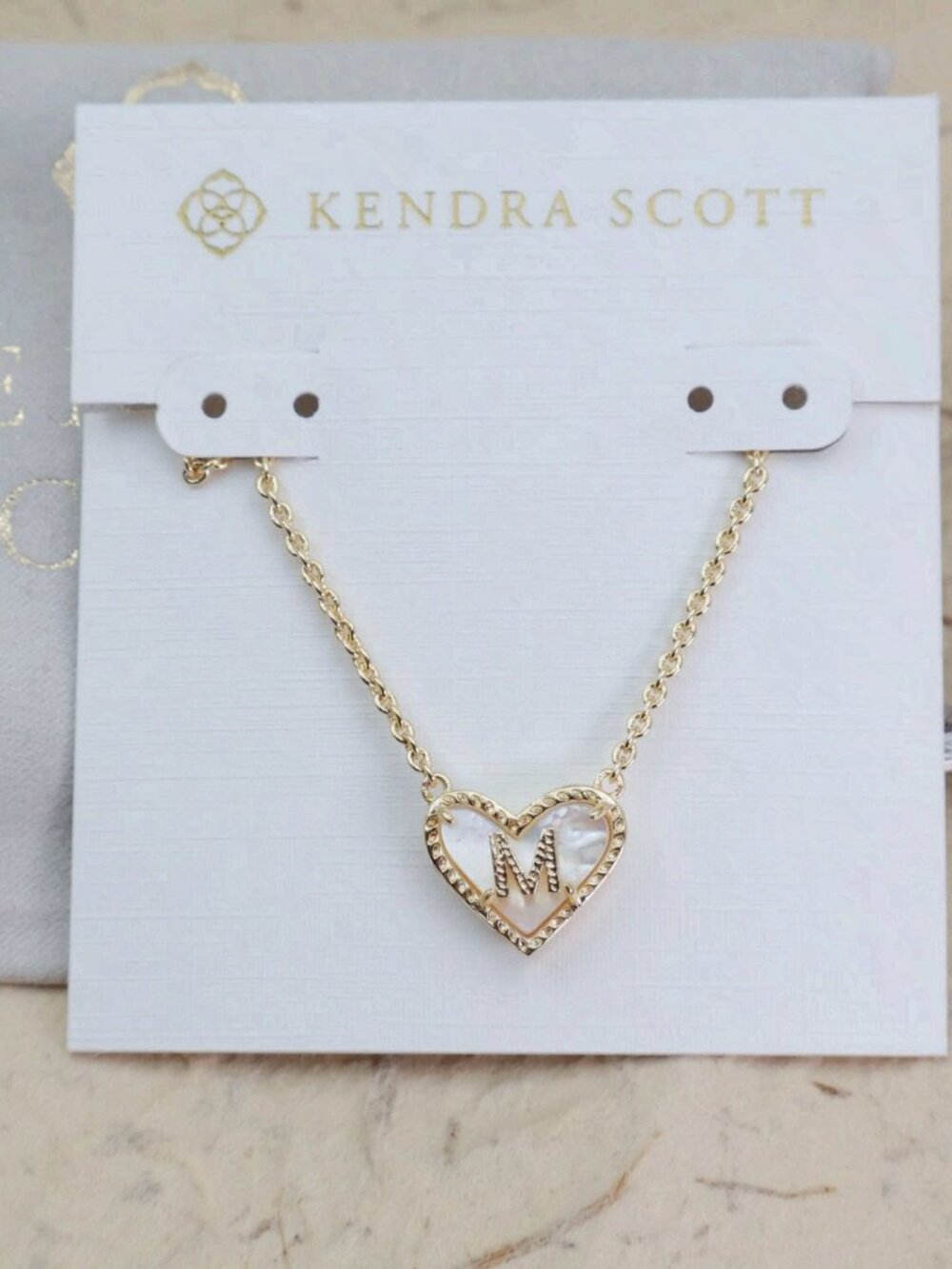 Kendra Scott Ari Heart Letter M Necklace Gold Mother-of-Pearl